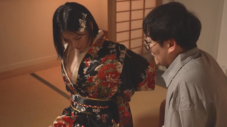 Em tiếp viên Nhật Bản bị khách Hàn trả thù dân tộc Em tiếp viên Nhật Bản bị khách Hàn trả thù dân tộc