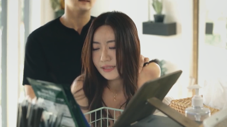 Làm tình với bạn thân của em gái Làm tình với bạn thân của em gái