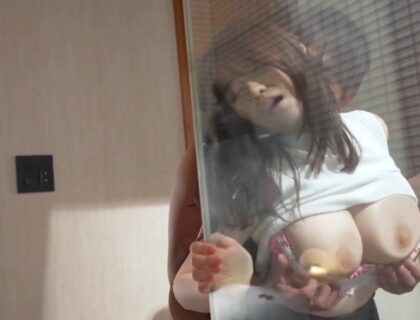 Nữ idol xinh đẹp và cậu thanh niên điển trai may mắn Nữ idol xinh đẹp và cậu thanh niên điển trai may mắn